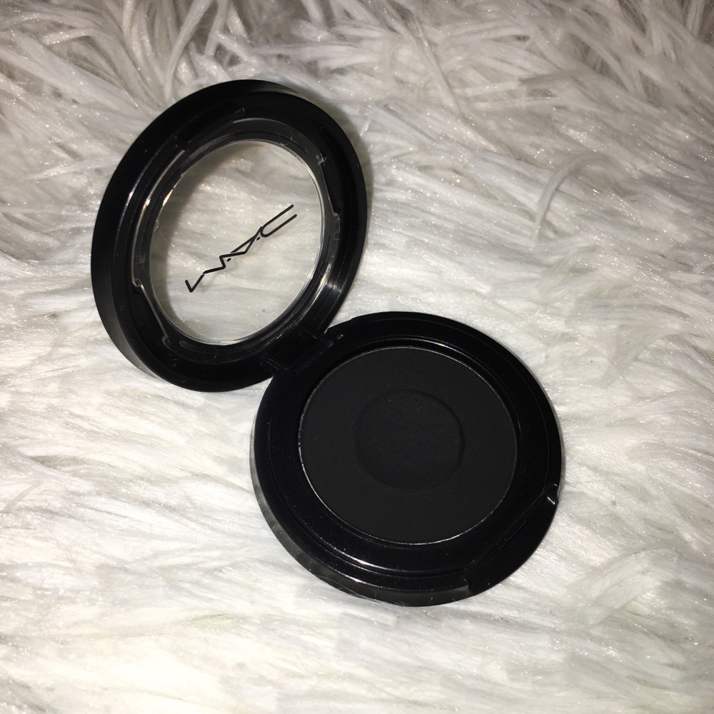 MAC Eyeshadow/Eyeliner